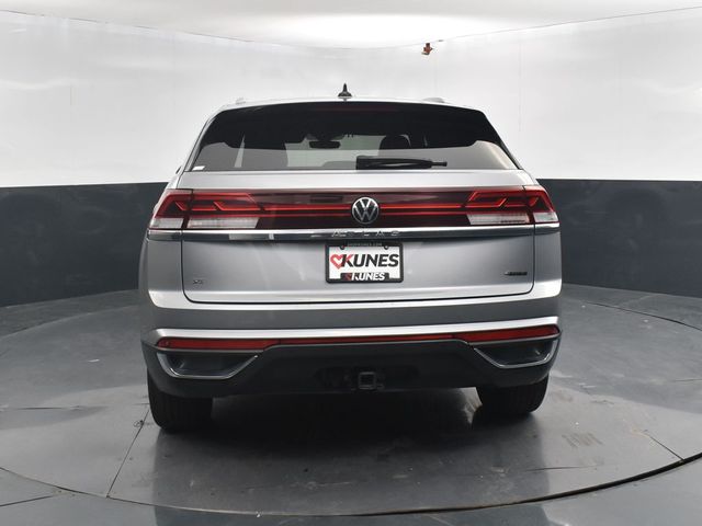 2024 Volkswagen Atlas Cross Sport 2.0T SE Technology Image 16 of 46