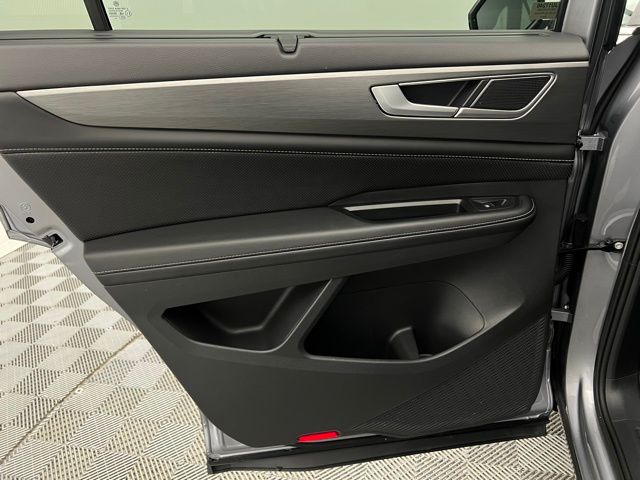 2024 Volkswagen Atlas Cross Sport 2.0T SE Technology Image 25 of 39