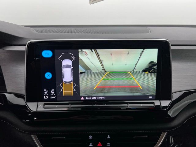 2024 Volkswagen Atlas Cross Sport 2.0T SE Technology Image 21 of 39