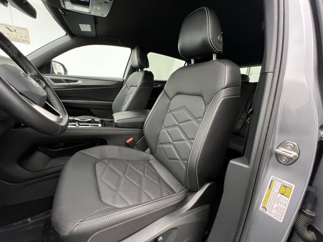 2024 Volkswagen Atlas Cross Sport 2.0T SE Technology Image 13 of 39