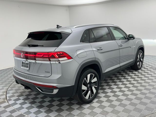 2024 Volkswagen Atlas Cross Sport 2.0T SE Technology Image 4 of 39