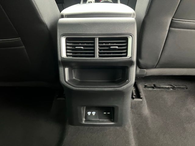 2024 Volkswagen Atlas Cross Sport 2.0T SE Technology Image 31 of 39