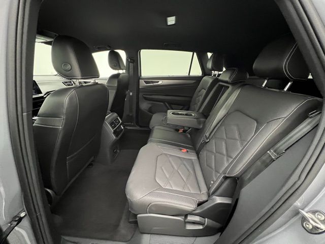2024 Volkswagen Atlas Cross Sport 2.0T SE Technology Image 15 of 39