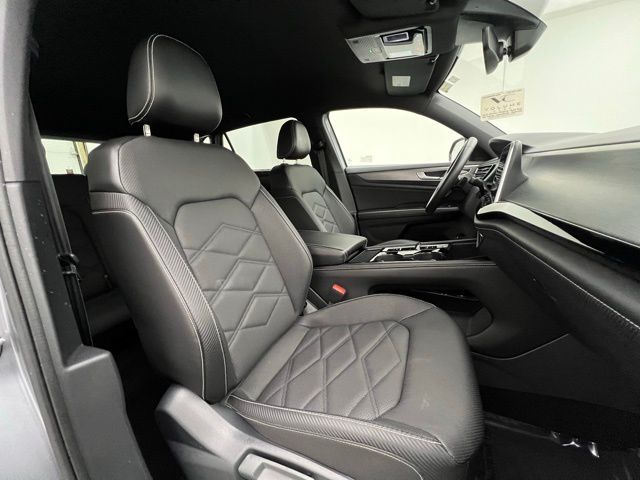 2024 Volkswagen Atlas Cross Sport 2.0T SE Technology Image 14 of 39