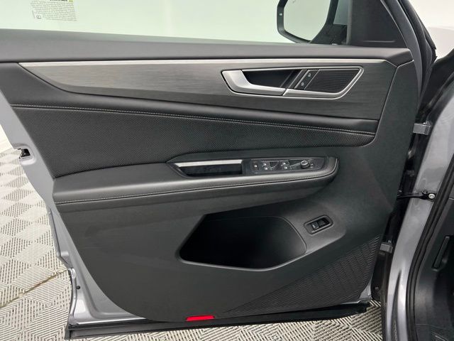 2024 Volkswagen Atlas Cross Sport 2.0T SE Technology Image 26 of 39