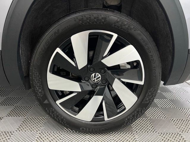 2024 Volkswagen Atlas Cross Sport 2.0T SE Technology Image 7 of 39