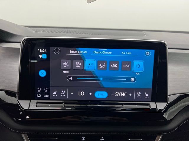 2024 Volkswagen Atlas Cross Sport 2.0T SE Technology Image 22 of 39