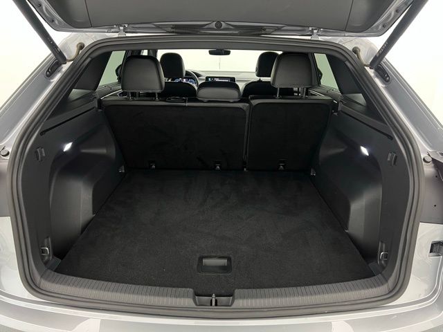 2024 Volkswagen Atlas Cross Sport 2.0T SE Technology Image 8 of 39