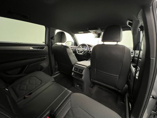 2024 Volkswagen Atlas Cross Sport 2.0T SE Technology Image 16 of 39