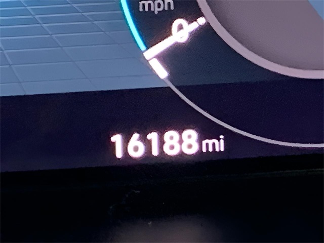 Vehicle image 22 of 43