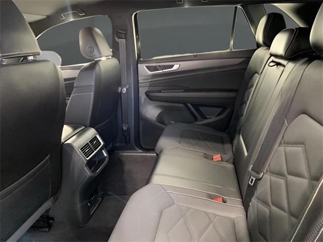 Vehicle image 14 of 43