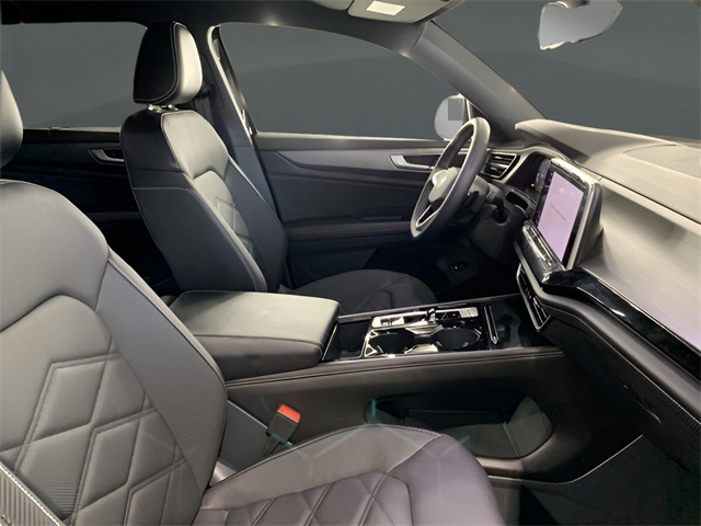Vehicle image 17 of 43
