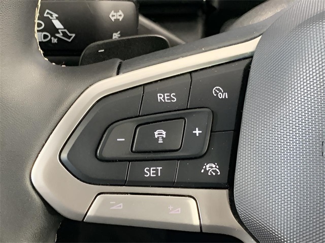 Vehicle image 33 of 43