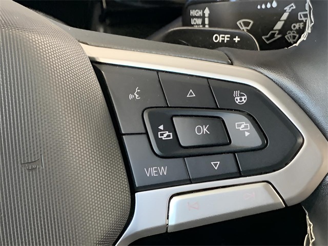 Vehicle image 34 of 43