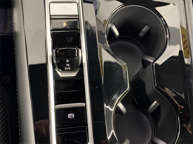 Vehicle image 26 of 43