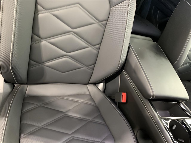 Vehicle image 13 of 43