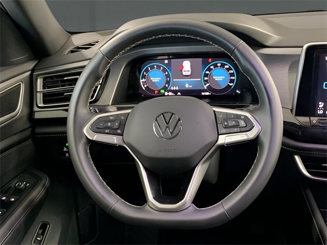 Vehicle image 37 of 43