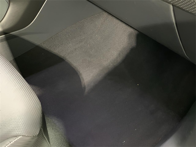 Vehicle image 31 of 43