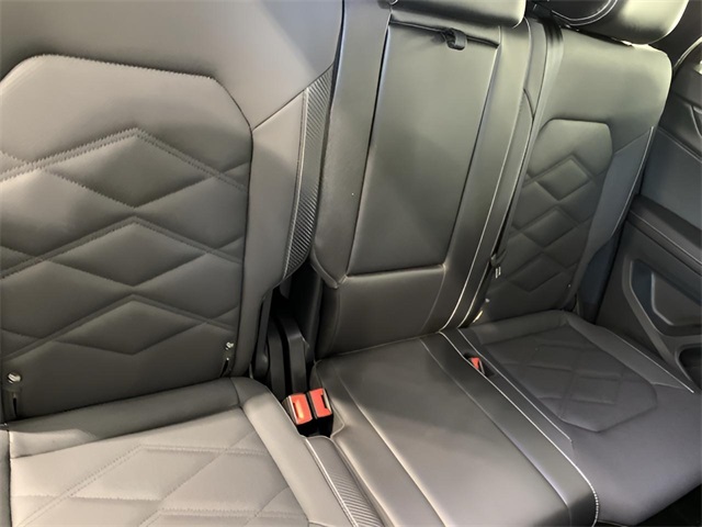 Vehicle image 15 of 43