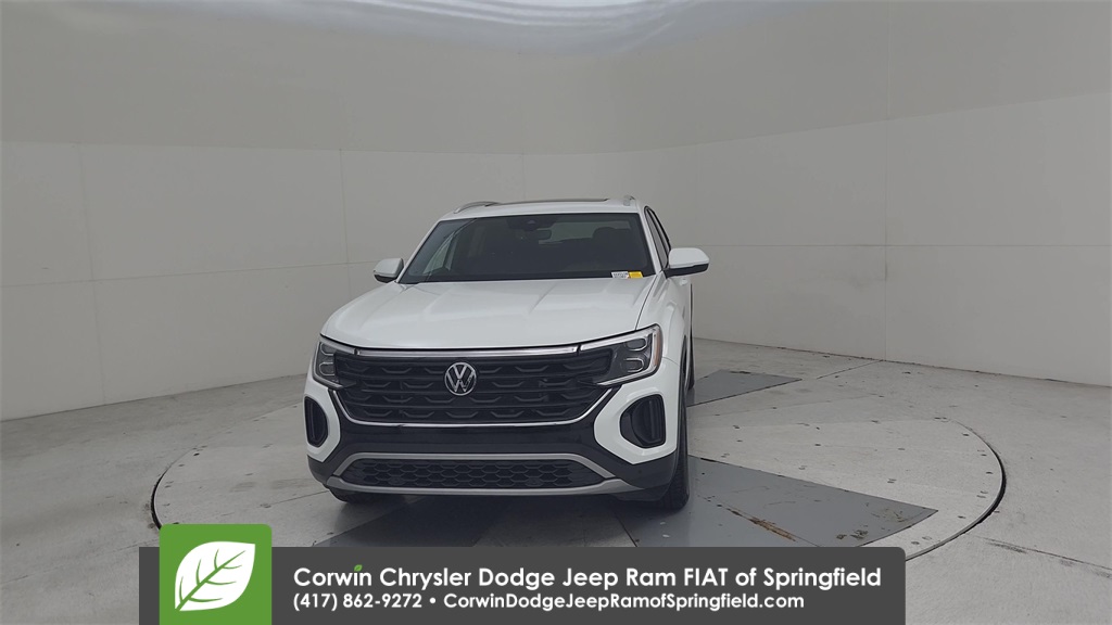 2024 Volkswagen Atlas Cross Sport 2.0T SE Technology Image 4 of 36