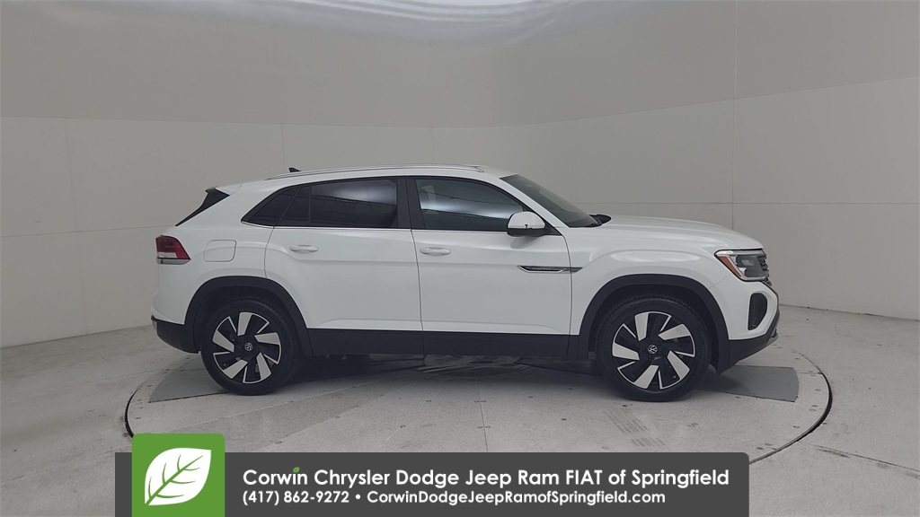 2024 Volkswagen Atlas Cross Sport 2.0T SE Technology Image 9 of 36