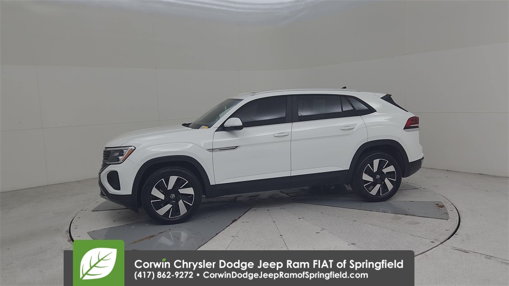 2024 Volkswagen Atlas Cross Sport 2.0T SE Technology Image 1 of 36