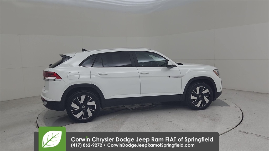 2024 Volkswagen Atlas Cross Sport 2.0T SE Technology Image 10 of 36