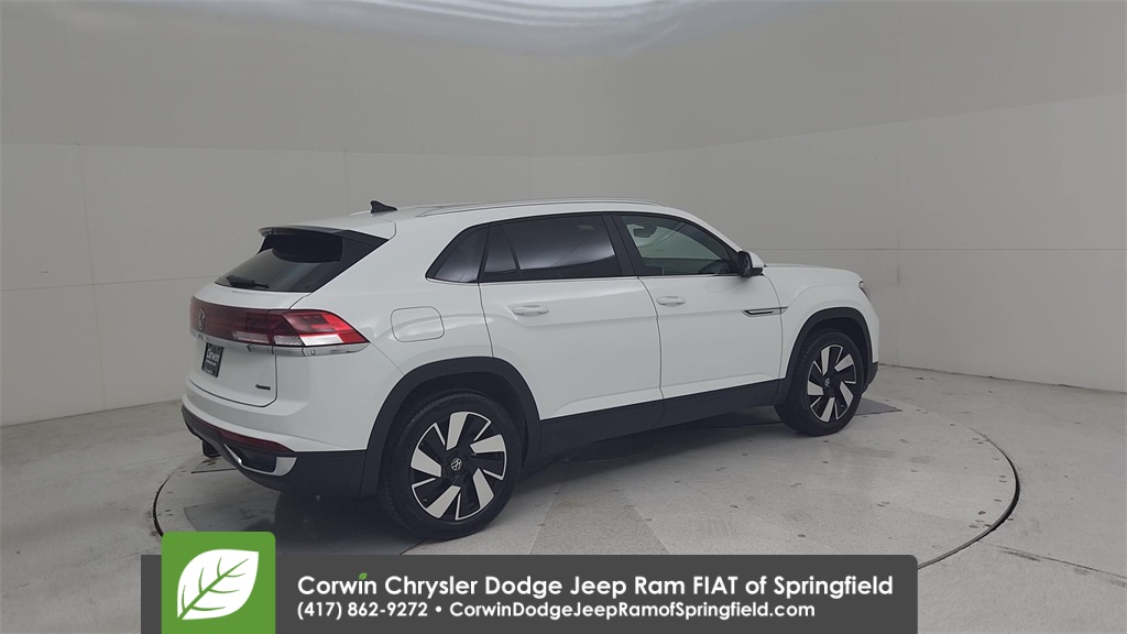 2024 Volkswagen Atlas Cross Sport 2.0T SE Technology Image 11 of 36