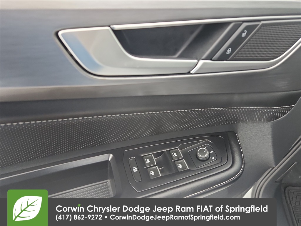 2024 Volkswagen Atlas Cross Sport 2.0T SE Technology Image 19 of 36