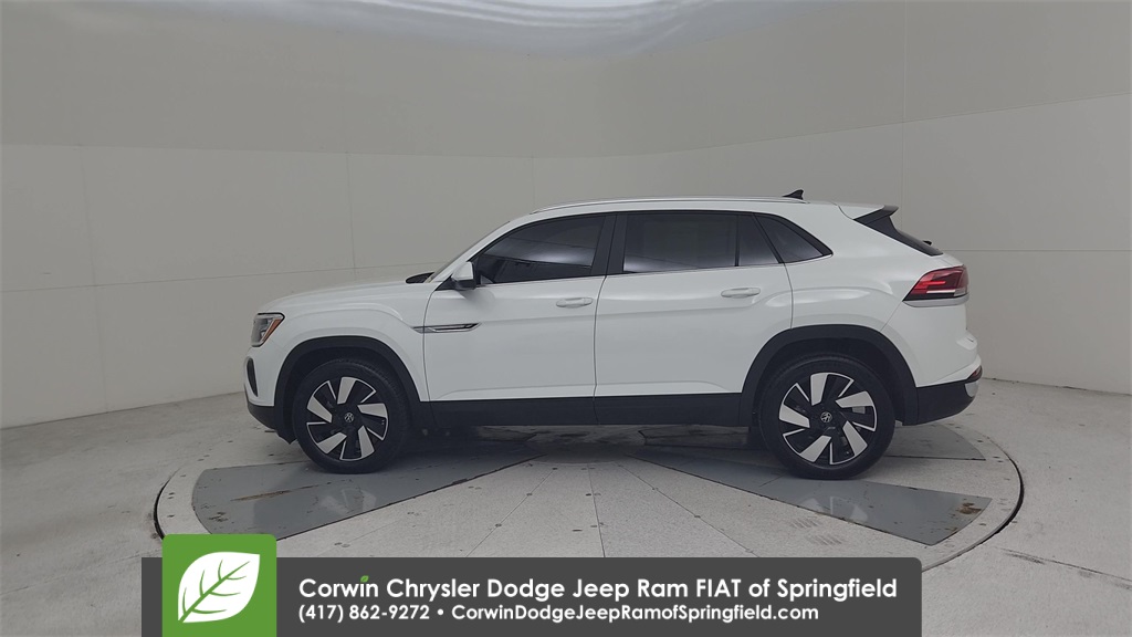 2024 Volkswagen Atlas Cross Sport 2.0T SE Technology Image 16 of 36