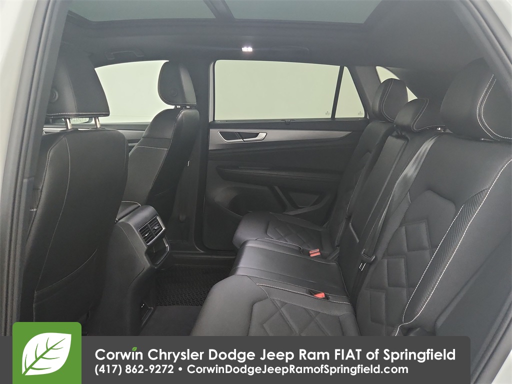 2024 Volkswagen Atlas Cross Sport 2.0T SE Technology Image 28 of 36