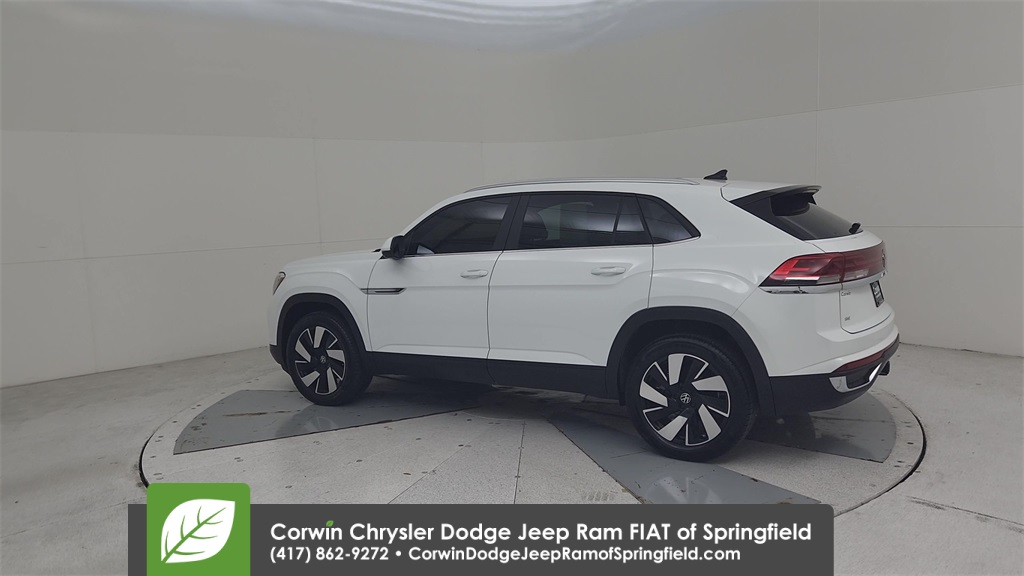 2024 Volkswagen Atlas Cross Sport 2.0T SE Technology Image 15 of 36