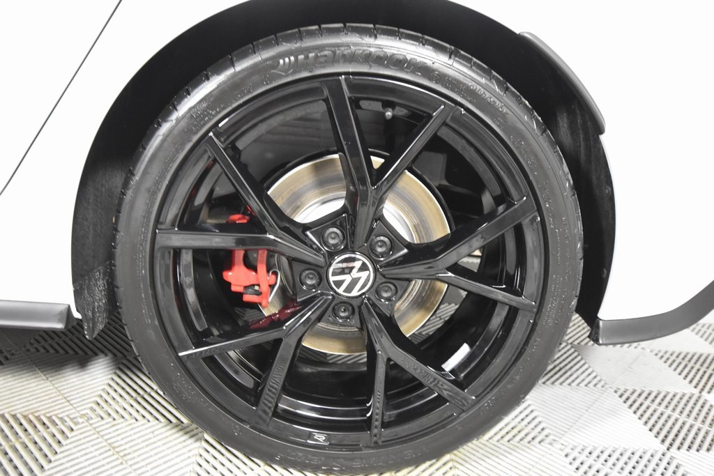 Vehicle image 16 of 19
