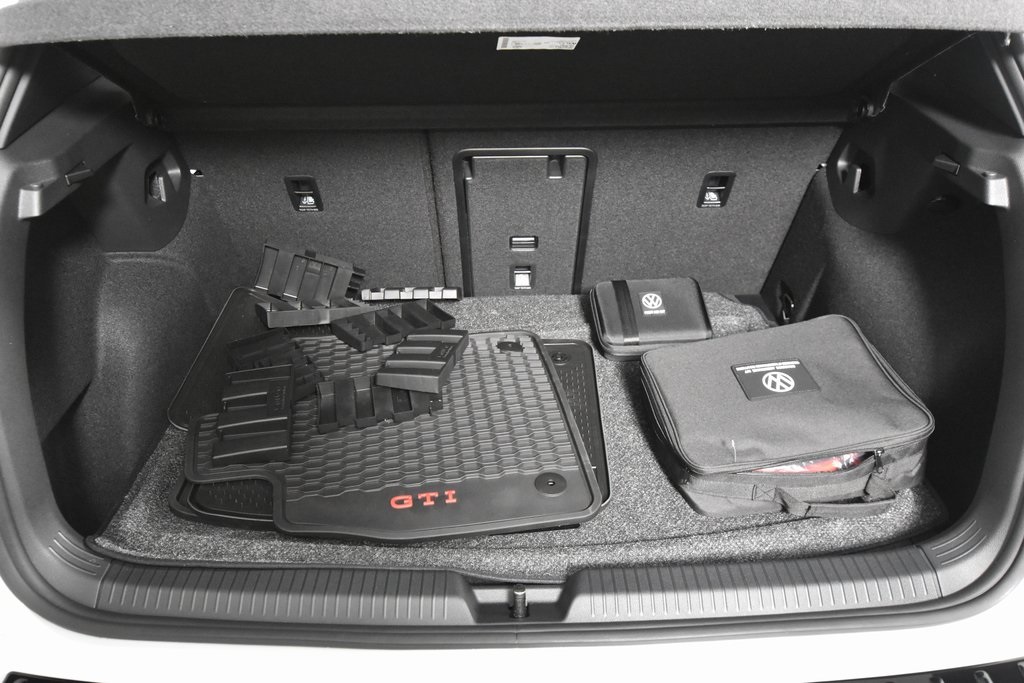 Vehicle image 15 of 19