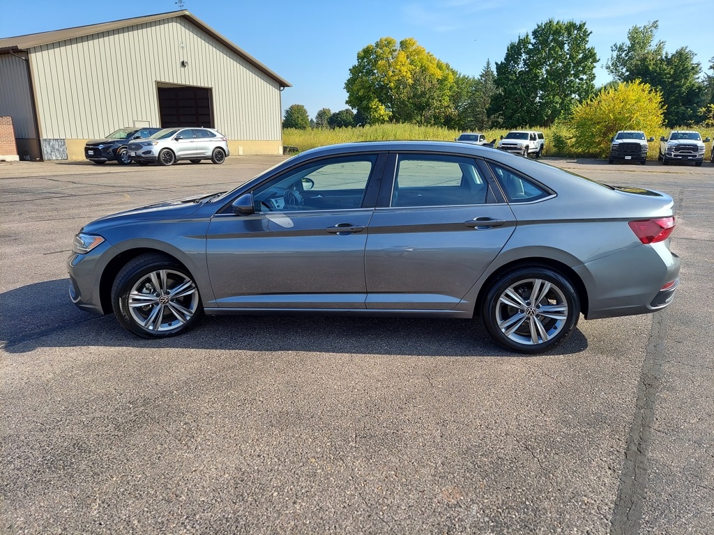 2024 Volkswagen Jetta SE Image 8 of 40