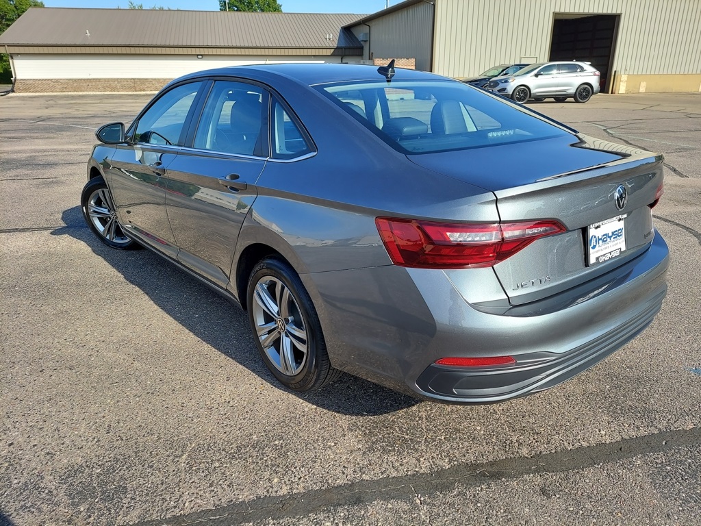 2024 Volkswagen Jetta SE Image 7 of 40