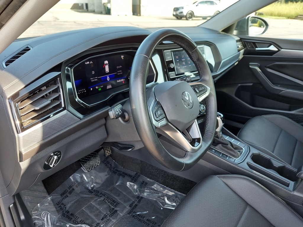 2024 Volkswagen Jetta SE Image 17 of 40