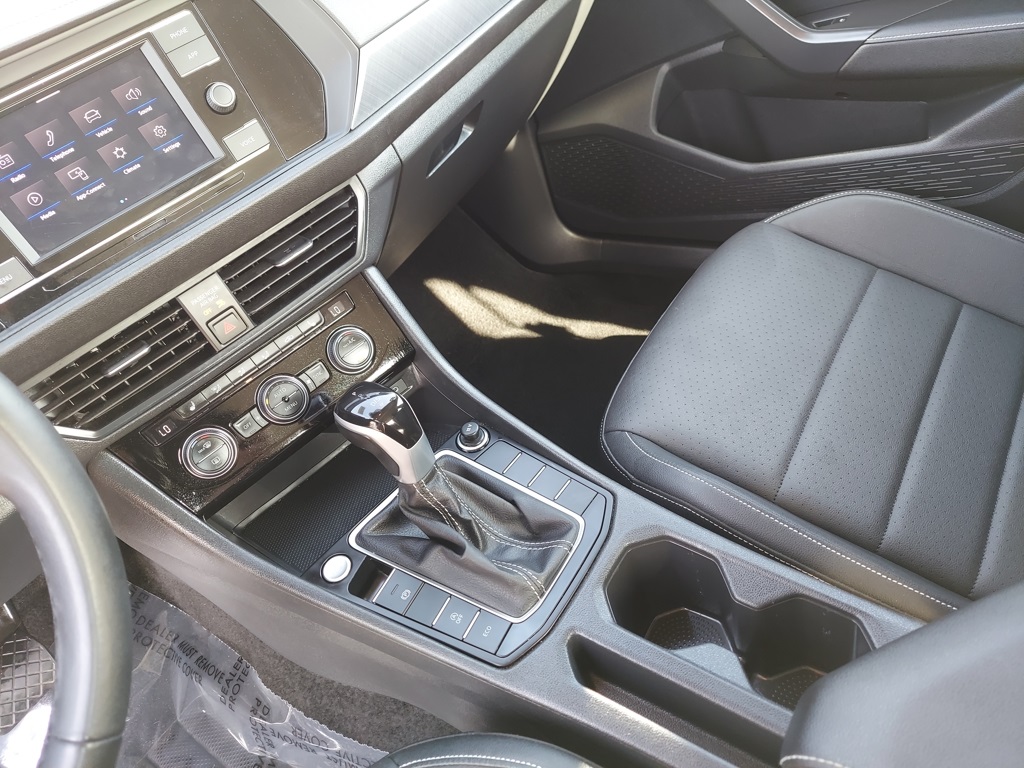 2024 Volkswagen Jetta SE Image 25 of 40