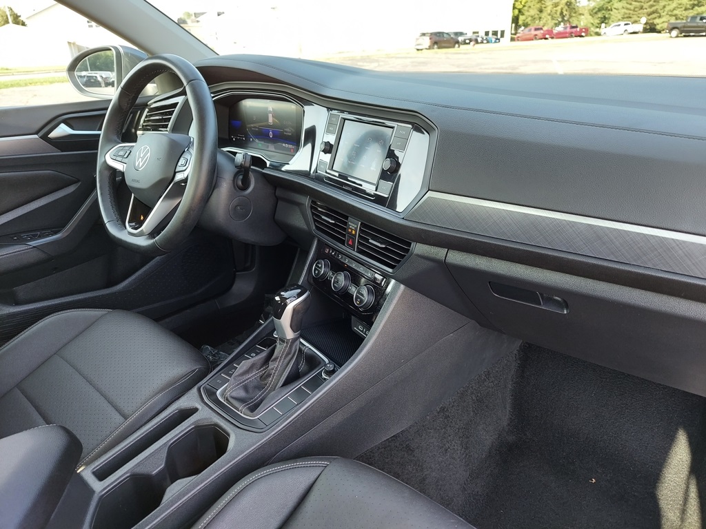 2024 Volkswagen Jetta SE Image 15 of 40