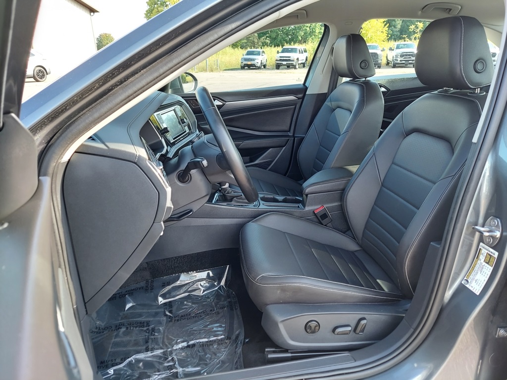 2024 Volkswagen Jetta SE Image 13 of 40