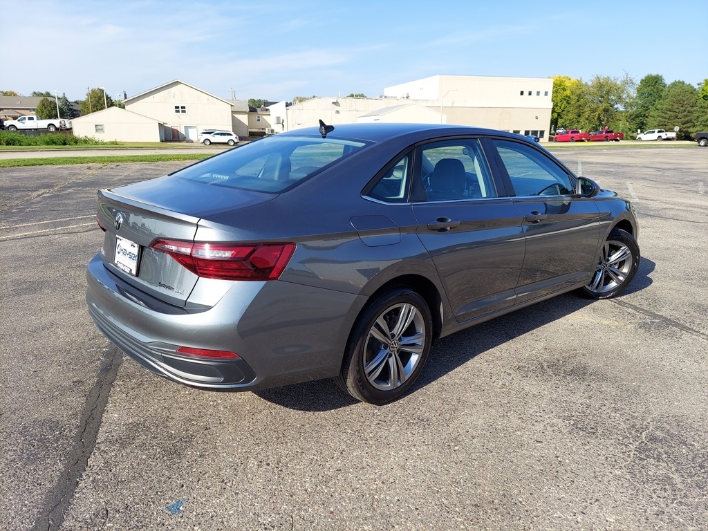 2024 Volkswagen Jetta SE Image 5 of 40