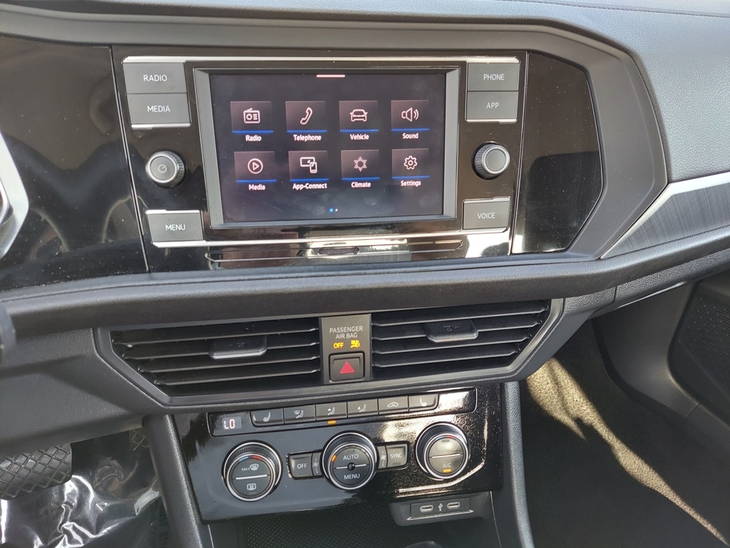 2024 Volkswagen Jetta SE Image 23 of 40