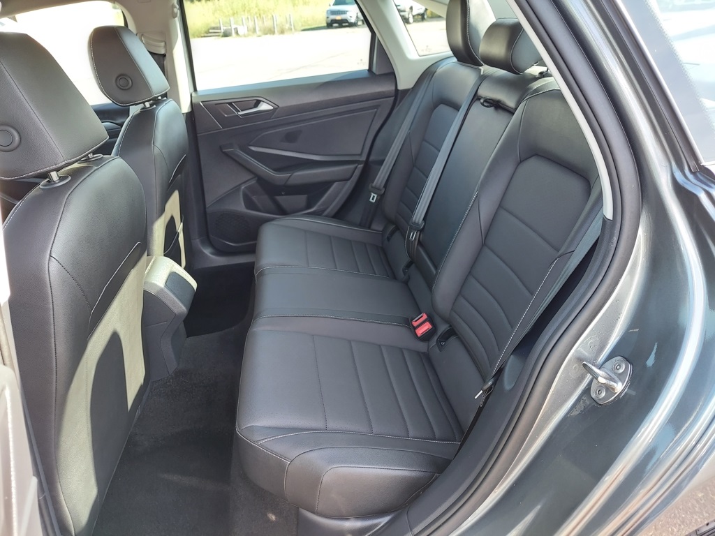 2024 Volkswagen Jetta SE Image 12 of 40