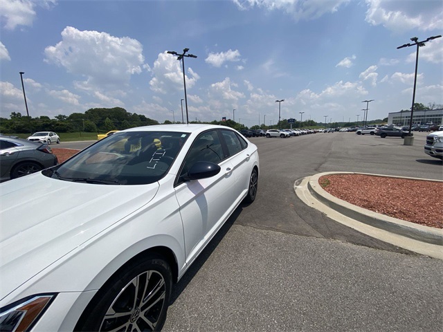 Vehicle image 12 of 25