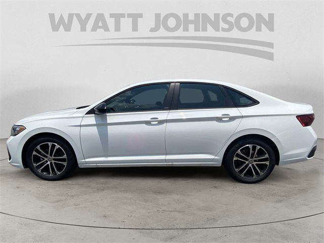 Vehicle image 11 of 25