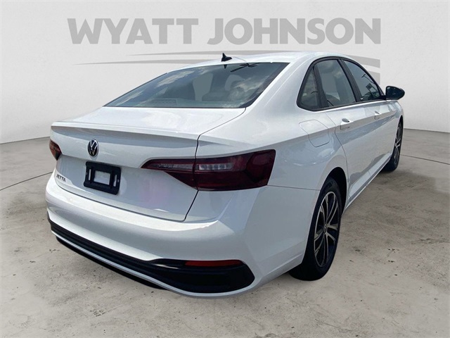 Vehicle image 8 of 25