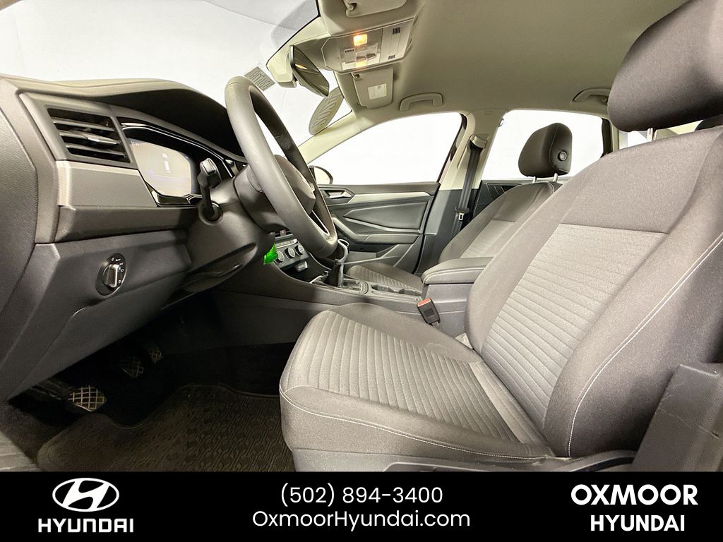 Vehicle image 17 of 29