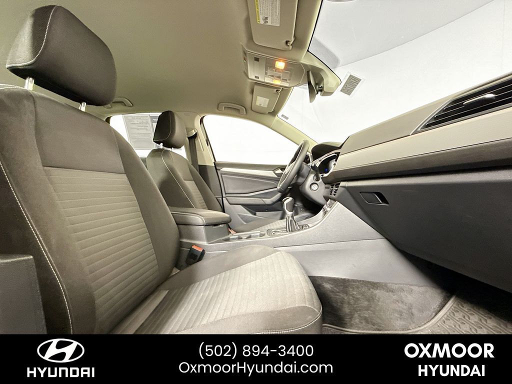 Vehicle image 16 of 29