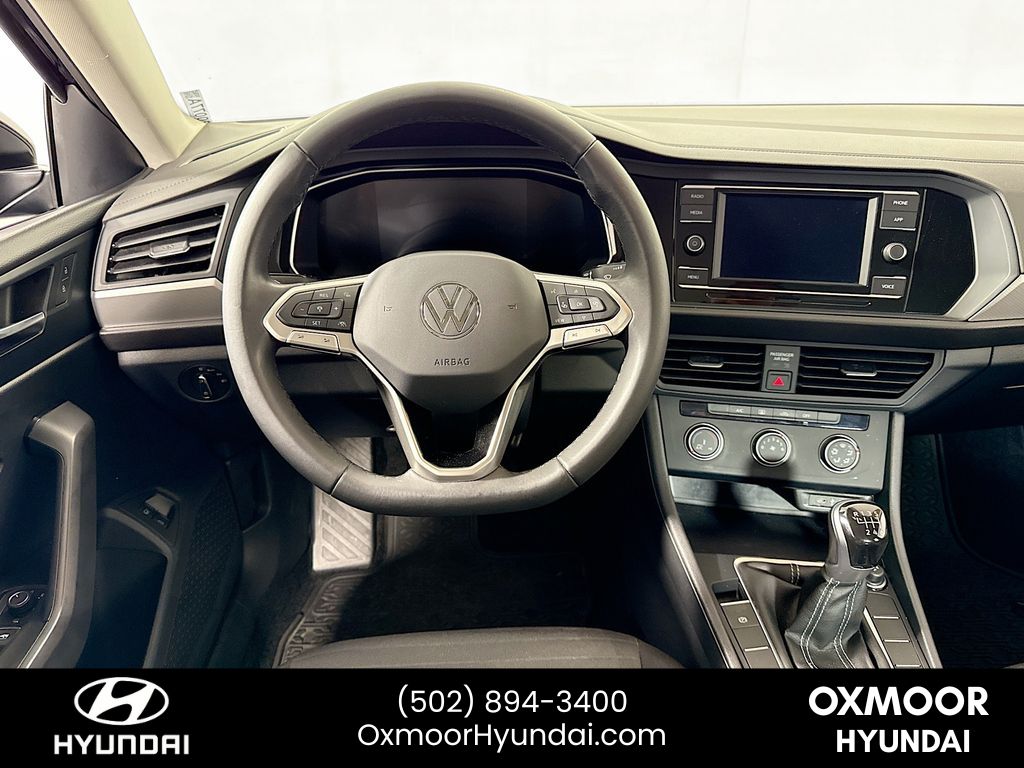 Vehicle image 21 of 29