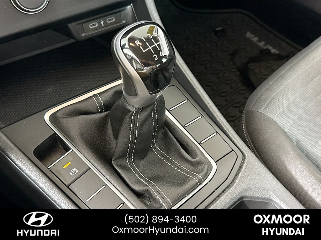 Vehicle image 15 of 29